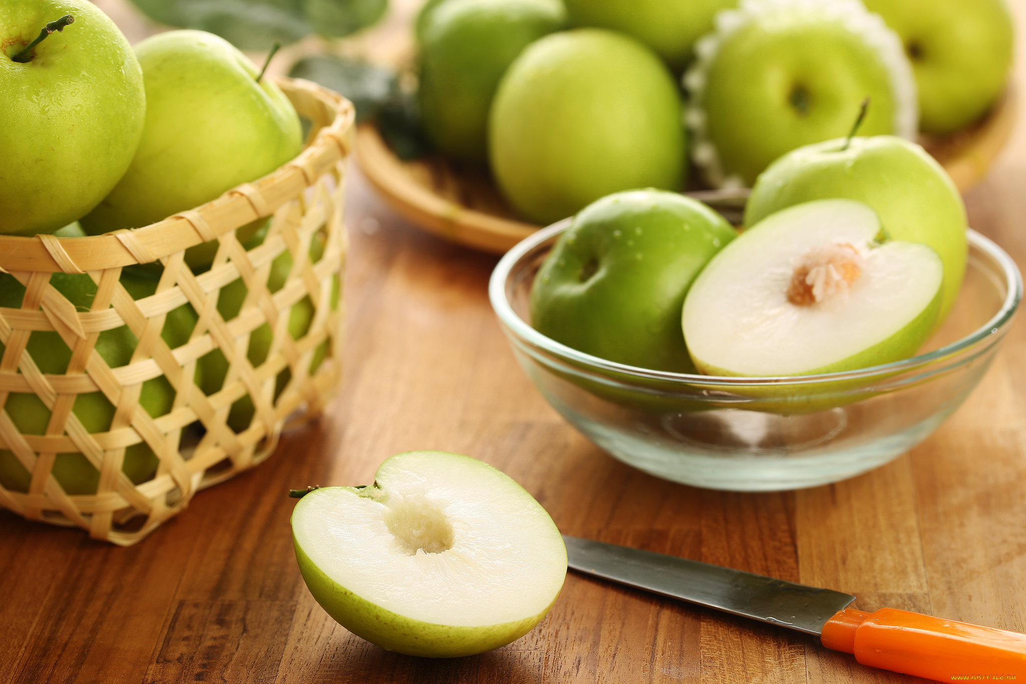 К чему снятся красивые яблоки. Зеленый фрукт. Яблоко. Красивое зеленое яблоко. Чем полезны зеленые яблоки.